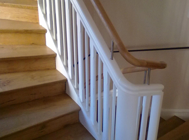 Sanierte Treppe in Mehrfamilienhaus